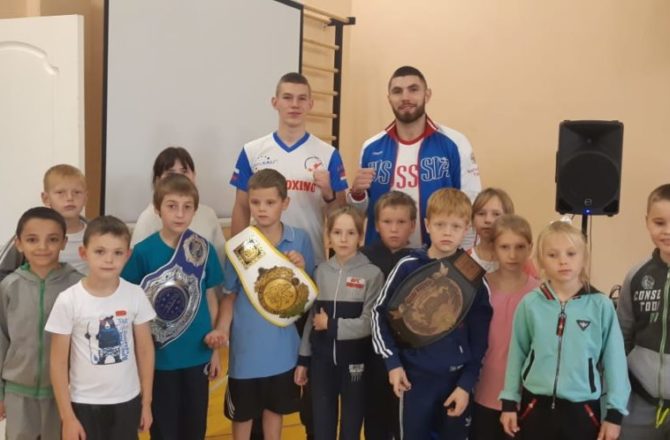 Чемпионы кикбоксинга из Соликамска провели мастер-классы для сельских школьников